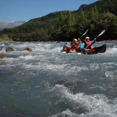 8 Personnes Grand A L'entree De Barcelonnette. *